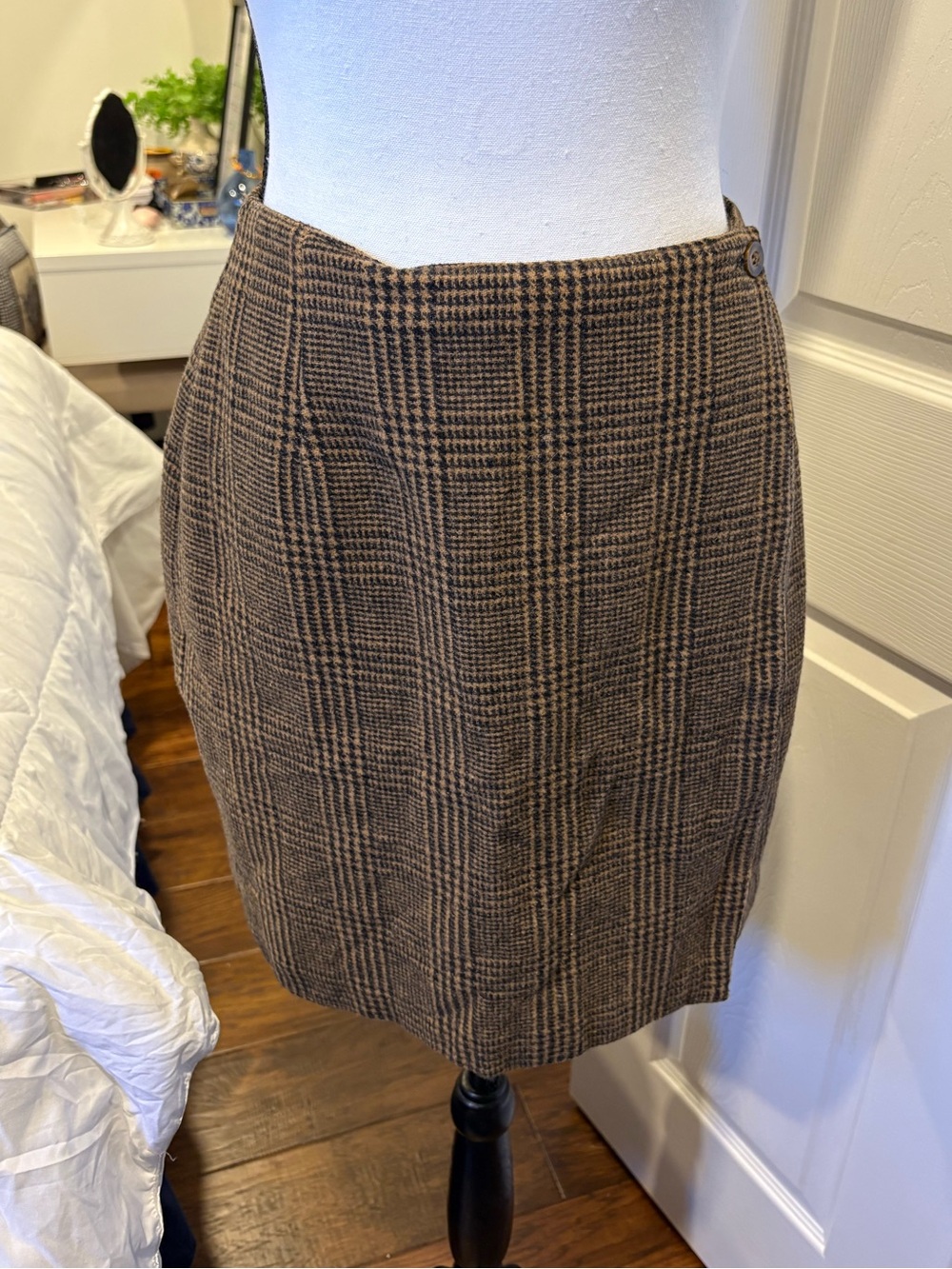 Vintage Daniel Hechter Wool Plaid Wrap Pencil Skirt Made in Canada Size 4